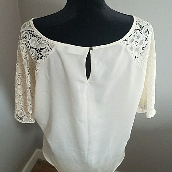 Cream top with lace detail - Picture 2 of 4